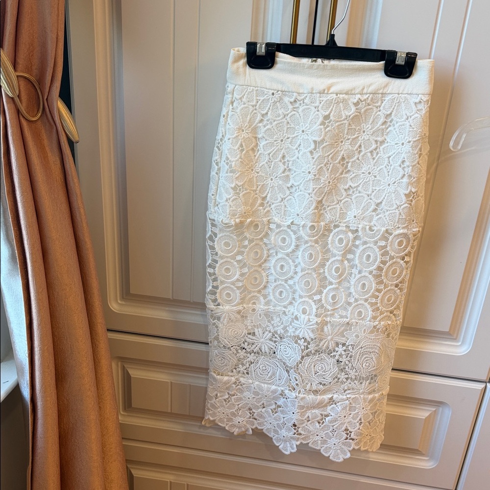 Elegant White Lace Skirt